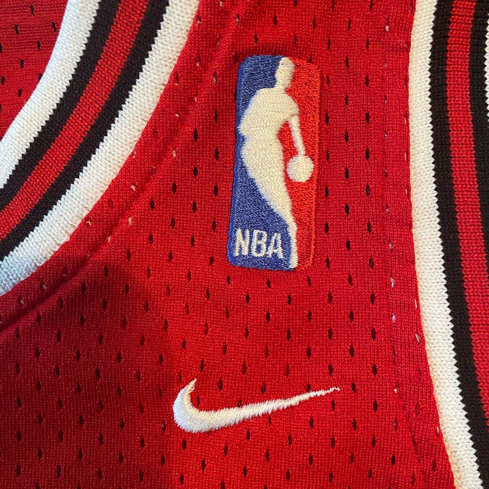 Michael Jordan #23 Basketball Jersey - Picture 5 of 9